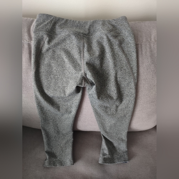 Women's North Face Cropped Leggings, size XS, gray - Picture 2 of 5